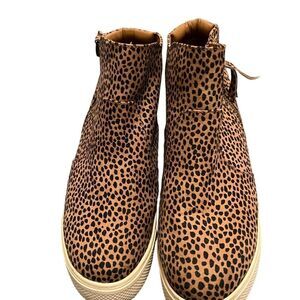 Cheetah Pattern Ladies 9 Hidden Wedge Heel 3” EUC Universal Threads Boots